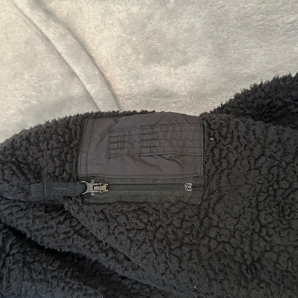 Polo Ralph Lauren kids jacket. Good for layering if need be. Very Warm. - Picture 6 of 7